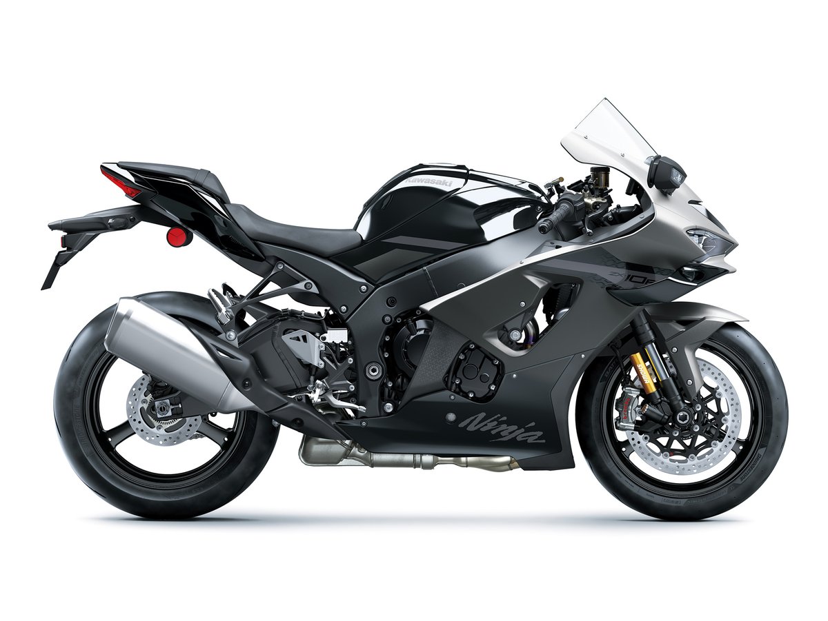 plazaokazaki's tweet photo. 【2026年 新型NINJA ZX-10Rシリーズ発売日のお知らせ】

お待たせいたしました。
ついに新型Ninja ZX-10R、10RRの発売日が決定いたしました！

・ Ninja ZX-10R：2026年8月1日（土）
メーカー販売予定価格 ：¥2,486,000（税込）

・Ninja ZX-10RR：2026年9月12日（土）
メーカー販売予定価格 ：¥3,476,000（税込）

既に多数のお問い合わせをいただいておりますので、
ご予約等について、詳しくはお気軽にお問い合わせください。

皆様のご来店をお待ちしております。

#バイク
#カワサキのある生活
#乗るカワサキ
#カワサキ
#Kawasaki
#kawasakiplaza
#ninja
#zx10r
#zx10rr
＊ーーーーーーーーーーーーーーーーーーーー＊
カワサキプラザ 岡崎
〒444-0904
愛知県岡崎市西大友町杭穴80
TEL：0564-32-0634
FAX：0564-32-6299
E-mail：okazaki＠kawasaki-plaza.net
OPEN：10:00～19:00
毎週木曜日定休日