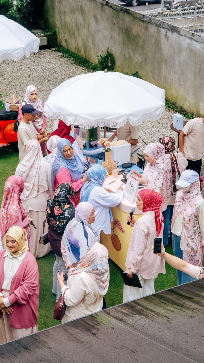 InsideMontigo's tweet photo. throwback to @tudungpeople 15th Birthday 🎉
jumpa ramai monties kat sana, korang memang made the day special 😭
terima kasih TP, event tu memang padu habis 🧡 https://t.co/ZNCuIT0kTK