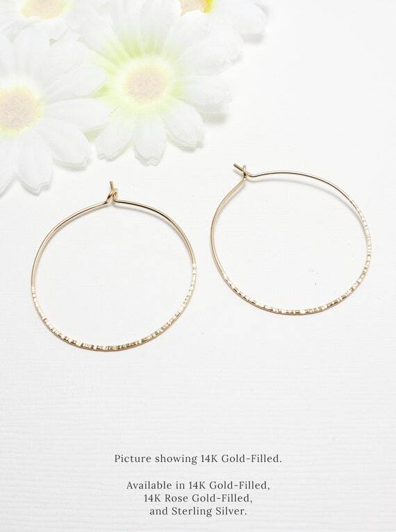 byJoeHanLee's tweet photo. Just purchased by an irresistible! 🙏 #minimalistearrings, #daintyearrings, #tinyearrings, #thinearrings, #understatedearrings, #minimalearrings, #uniqueearrings, #modernearrings, #simpleearrings, #jewelrygifts, #pursuehappy #etsy https://t.co/cRMZE9kcs7