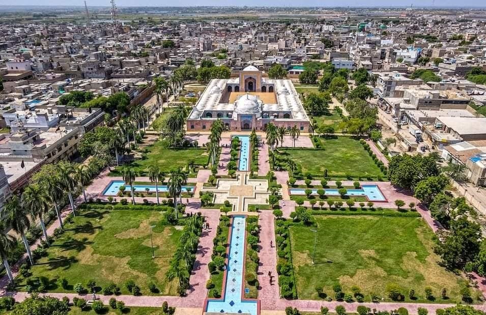 rubabbx's tweet photo. 20,000 worshippers.

One voice.

No microphone.

No minarets.

93 domes.

Built as a thank you.

The Shah Jahan Mosque. Thatta, Sindh. One of the most extraordinary buildings in the history of Islamic architecture.

When Shah Jahan was a young prince his father Emperor Jahangir banished him from Delhi. He sought refuge in Sindh. The people of Thatta sheltered him without hesitation.

When he became emperor he remembered.

In 1644 he commissioned a mosque for the people of Thatta as a personal gesture of gratitude. Completed in 1647.

93 domes. The most of any mosque in the world. No minarets anywhere. Completely breaking the norms of Mughal architecture.

The most elaborate tilework in the entire Indian subcontinent. Blue and white glazed tiles from Hala in Sindh. 17th century Persian Kashi floral patterns covering every arch and spandrel. Geometric brick designs that influenced Islamic architecture for generations.

And the acoustics that left engineers speechless.

The mosque was designed so precisely that a single voice at one end of the prayer chamber reaches 20,000 people at the other. No technology. No amplification. Just mathematics and mastery.

UNESCO World Heritage tentative list since 1993.

100 kilometres from Karachi. In the ancient capital of Sindh.

Shah Jahan built the Taj Mahal for love.

He built Thatta's mosque for gratitude.

Both are masterpieces.

Only one is in Pakistan.

Have you visited? 🇵🇰

@UNESCO 
@HISTORY 
@Tripadvisor 
@ScorpioTravels