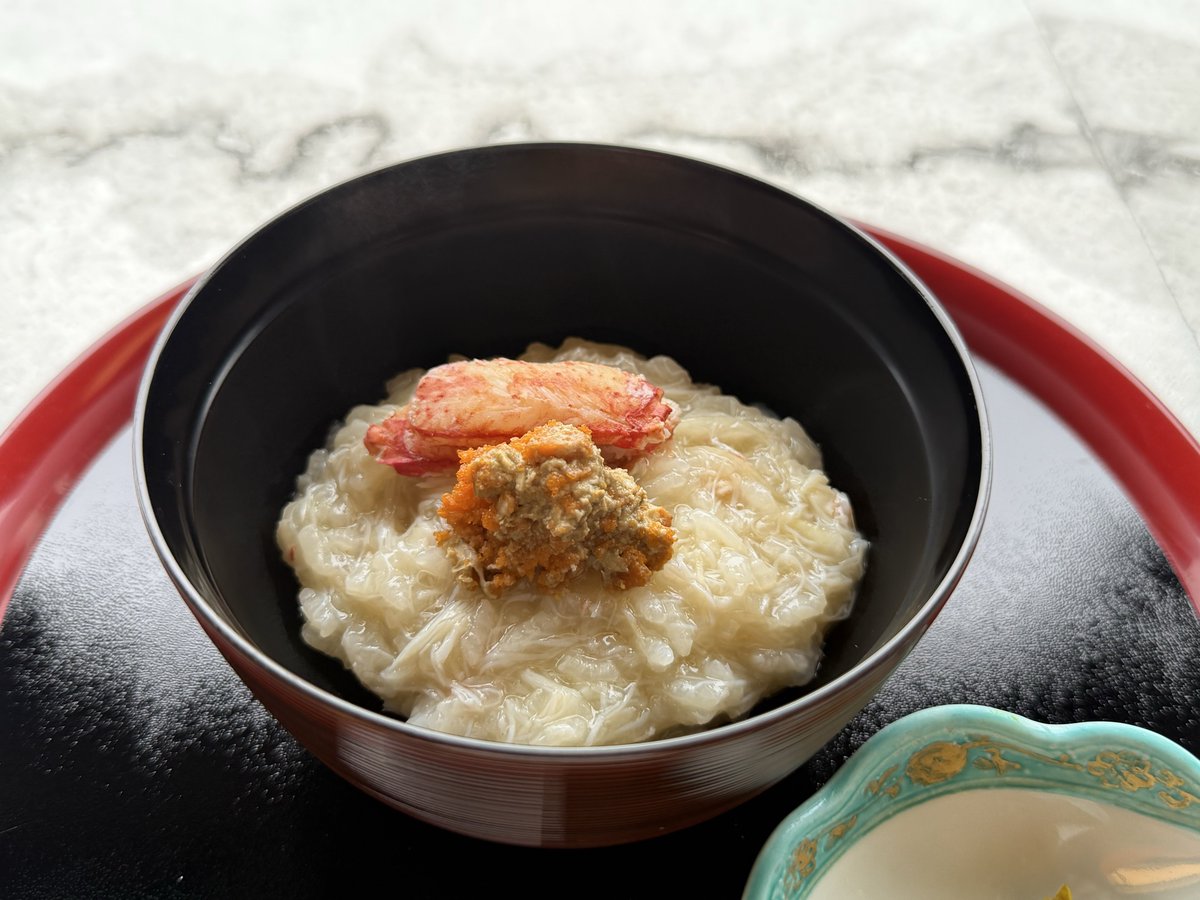aska0623's tweet photo. 【NEWS】金沢最古の料亭「つば甚」大好評の『かに粥』🦀を昼御膳でも提供開始‼️
🐟地物お造りから🫜加賀野菜まで〜一食で金沢旅行堪能できて、 https://t.co/SsEyiupC1x
