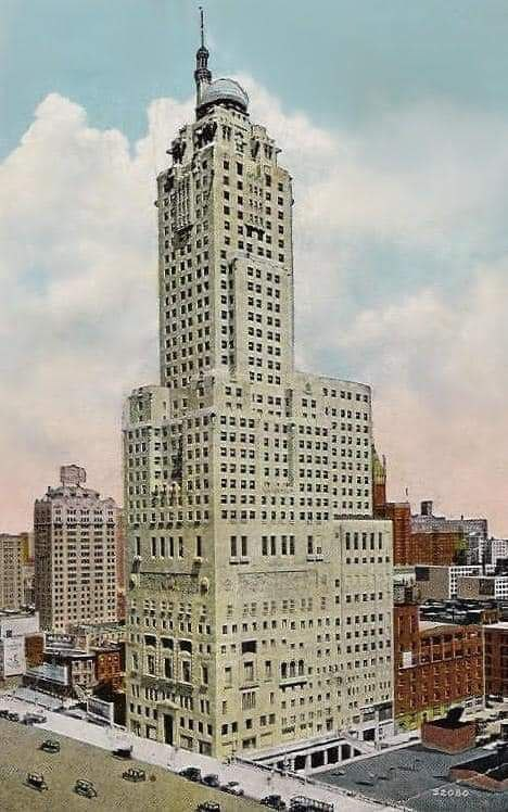andreas_nigbur's tweet photo. InterContinental Hotel, Chicago, USA

A massive building, supposedly constructed from Indiana limestone. 

It is crowned by a golden dome intended to capture and harness the energy of the ether. 

History is being distorted before our very eyes.😉 https://t.co/9HUSDWLaht