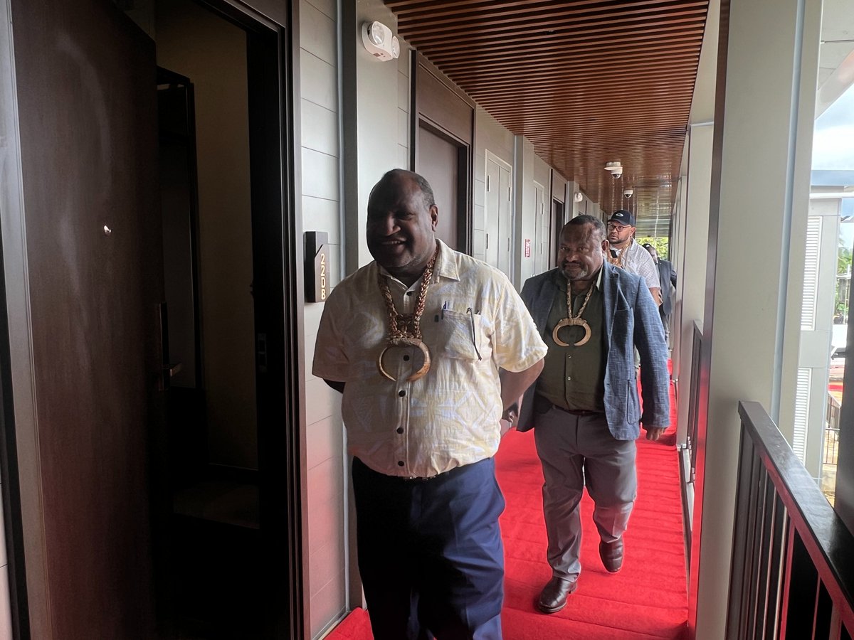 CSCECSteel's tweet photo. On May 31, Papua New Guinea Prime Minister @jamesmarapepng conducted an on-site visit to the Kikori Modular Hotel Project, which was built by a Shenzhen based company. The modules of the hotel were produced in a Chinese factory. Once shipped to PNG, they can be put together and put into use in a very short time. The Prime  minister expressed high appreciation for the project’s quality standards and green energy implementation. @sz_mediagroup @szdaily1 @SpoxCHN_LinJian @xuejianosaka