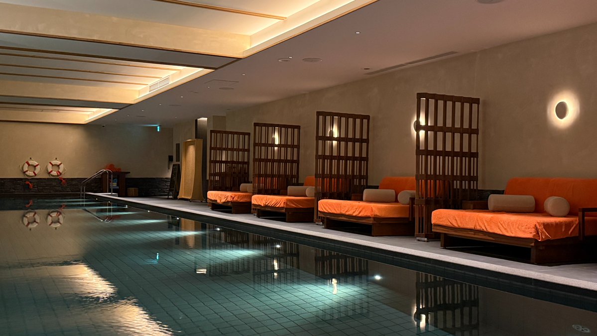 pt_hyatt's tweet photo. #シックスセンシズ京都

静寂のプール🏊️
入るのが勿体ないくらいの美しさでした✨️

更衣室には、内湯、サウナ、水風呂もついてて、とても良かったです☺️ https://t.co/crXaO0g3AJ