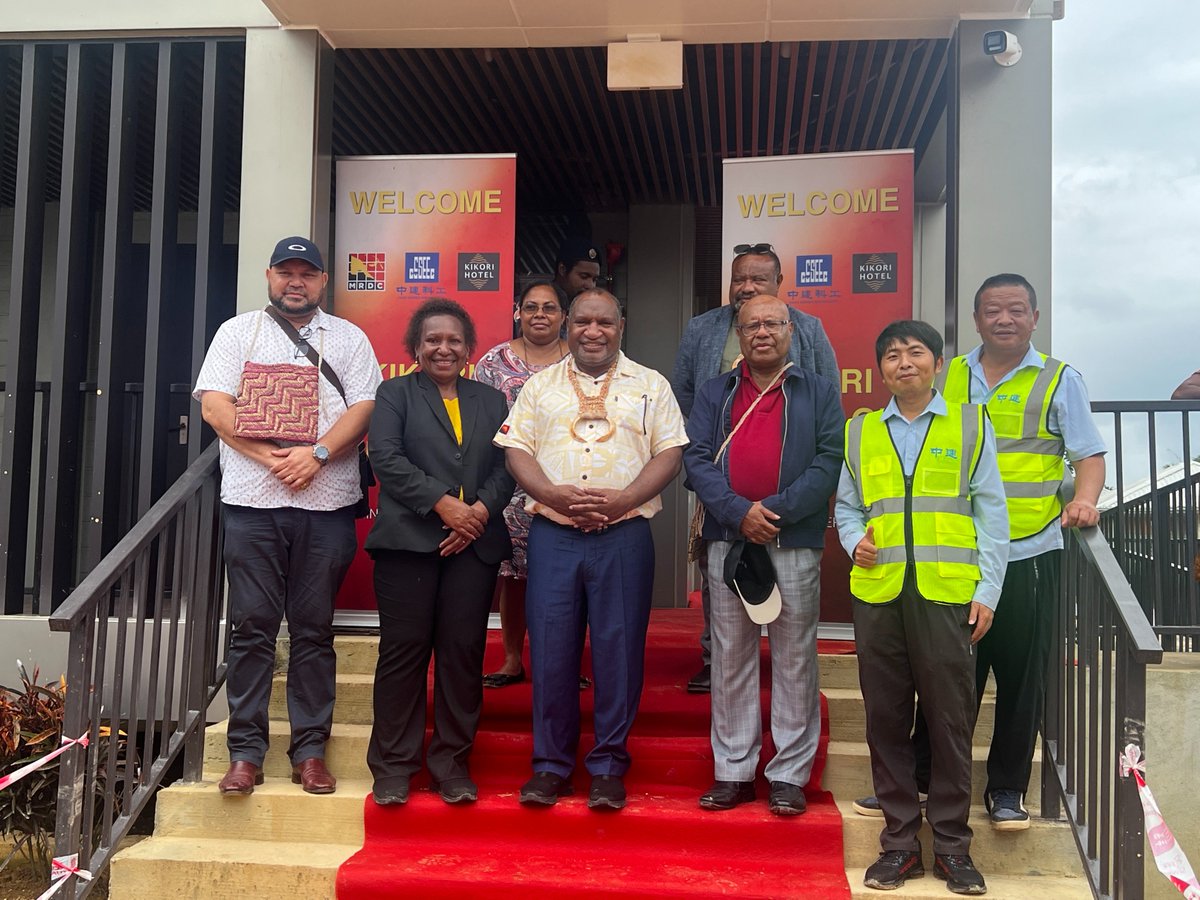 CSCECSteel's tweet photo. On May 31, Papua New Guinea Prime Minister @jamesmarapepng conducted an on-site visit to the Kikori Modular Hotel Project, which was built by a Shenzhen based company. The modules of the hotel were produced in a Chinese factory. Once shipped to PNG, they can be put together and put into use in a very short time. The Prime  minister expressed high appreciation for the project’s quality standards and green energy implementation. @sz_mediagroup @szdaily1 @SpoxCHN_LinJian @xuejianosaka