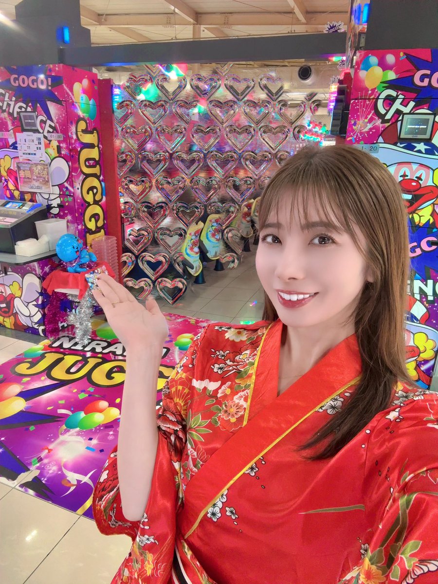 usmasako's tweet photo. ジャグラーコーナーほぼ🈵
1,000overも続々と✨

東京喰種🈵
8,300over
3,000overのお客様もチラホラ✨

バイオハザードRE:3は万枚突破✨

攻殻機動隊6,000over
真打　吉宗2,600over
ゴッドイーターリザレクション　
サンダーV 3,000over
甲鉄城のカバネリ海門決戦3,300over

楽しい空間です🦦♡ https://t.co/VsWYGa0g4Y