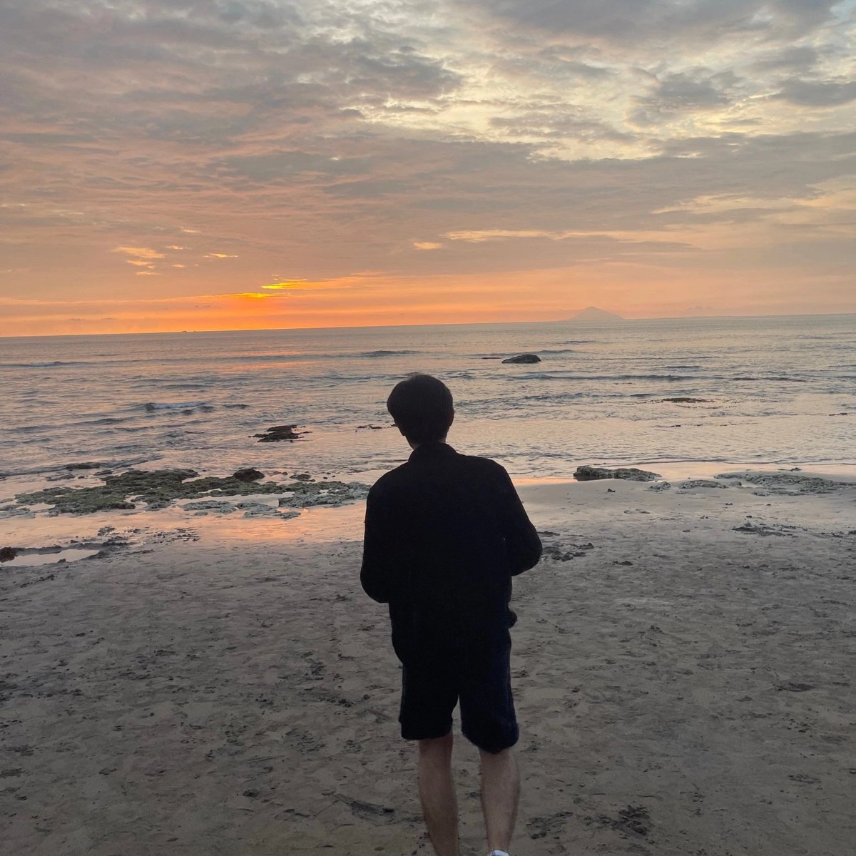 Neevernight's tweet photo. FRIENDSHIP APPLICATION]

Name: Neff
Age: 21+
Occupation: Salesman
Domicile: Jawa Timur
Zodiac: Libra
Height: 177cm
Hobby: Gaming, dengerin musik &amp; yapping
Fun fact: kadang happy kadang sedih kadang kidding, Moodswing tapi swingnya diganti jadi rollercoaster. https://t.co/QSDhsGlayE
