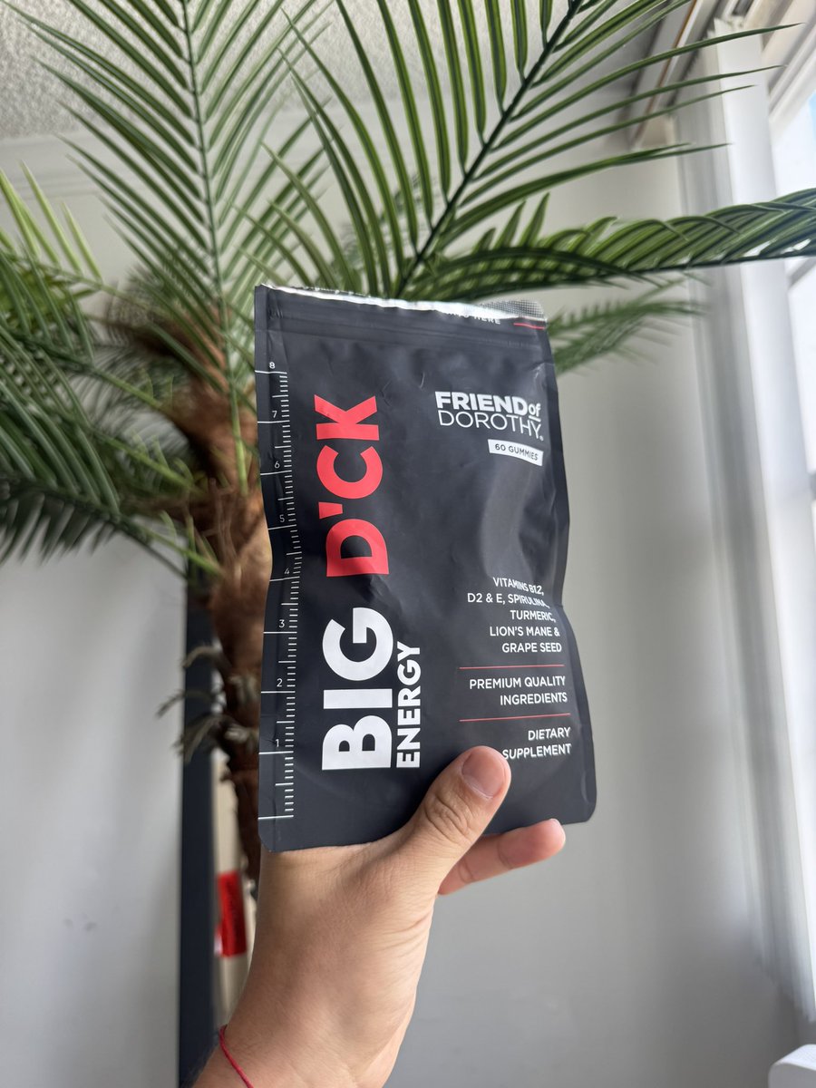 nicocub's tweet photo. Estoy muy emocionado de presentarte los nuevos productos que recibí de mis amigos en @friend_dorothy1 🍀

Cómpralos ahora en https://t.co/EYSMHrPKX6

Y usa mi código: NICOCUB10 🐻

#menshealth #gayfit #instagay #gayauthor #gayinfluencer #FriendofDorothy #bearcub #bear4bear https://t.co/Qis1ey3Jr5