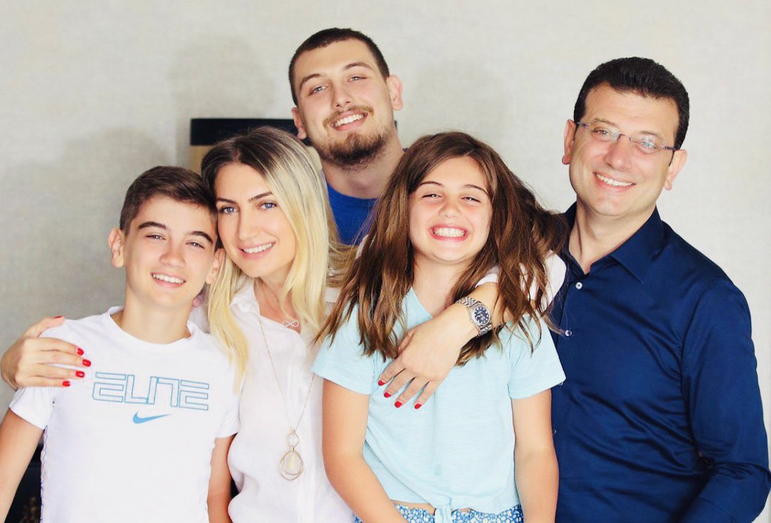 AvEceGuner's tweet photo. Demokrasimiz ve Cumhuriyetimiz için direniyor. 

Bizim için, çocuklarımızın geleceği için direniyor. 

İyiler kazanacak, her şey çok güzel olacak! 

İyi ki doğdunuz, iyi ki varsınız Ekrem Başkanımız! 

#Ekremİmamoğlu
#DoğumGünü https://t.co/eev2uDNB4W