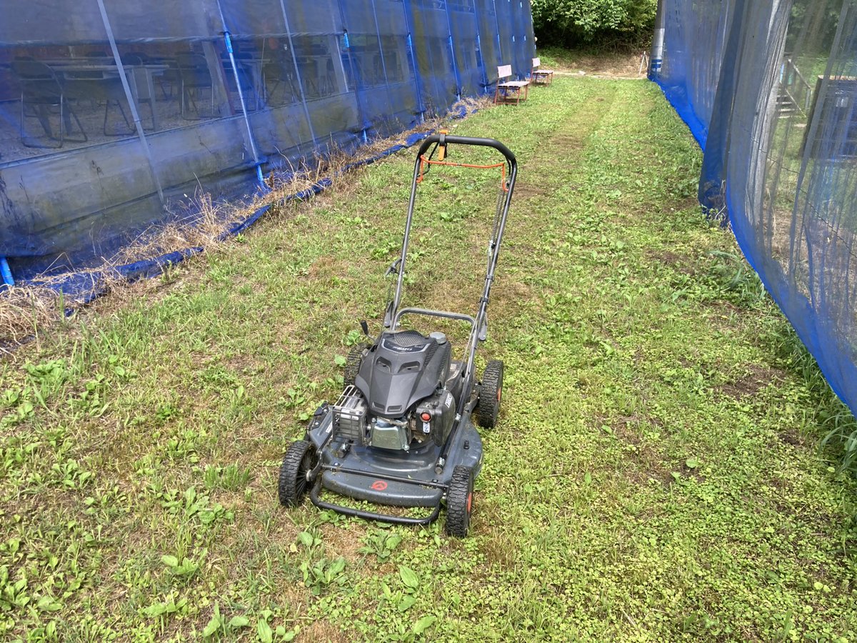 ArenaRapids's tweet photo. ラピッツです🐰
先日新しい草刈り機を導入しました！ これで作業効率アップ…のはずですが、草の成長スピード🥬🥬もなかなか手強いです。
皆さまに快適にサバゲーを楽しんでいただけるよう、フィールド整備を頑張っていますので、ぜひ遊びに来てください！

　🗓️ご予約状況です🗓️

6/6(土)　昼アウト貸切

6/10(水)　昼アウト貸切

6/10(水)　水曜ナイトインドア
主催ちくまるさん@Twk4z
https://t.co/4xKpwlA3kP

6/13(土)　昼インドア貸切    

6/13(土)　カイダムナイト
主催カイダムさん@2chomekaidason
https://t.co/PWBL1XIpDY

6/22(月)　ラピトレ
主催ジーコさん@kk16018326

6/28(日)　月兎会

6/4(土)　夜インドア貸切

7/18(土)　昼アウト貸切

ご予約は↓こちらからお願いします       
https://t.co/QAMEdIPz9e