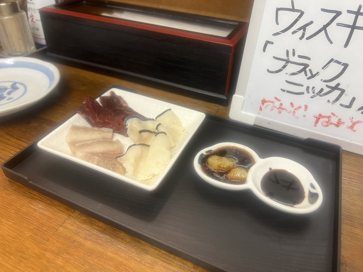 churasanta_'s tweet photo. 台風なので大山集合！
くじらと燻製の盛り合わせからスタート！
ホッピーもなか5いけてよきスタート切れたな
このあとは池袋 https://t.co/Xpcrbv51c6