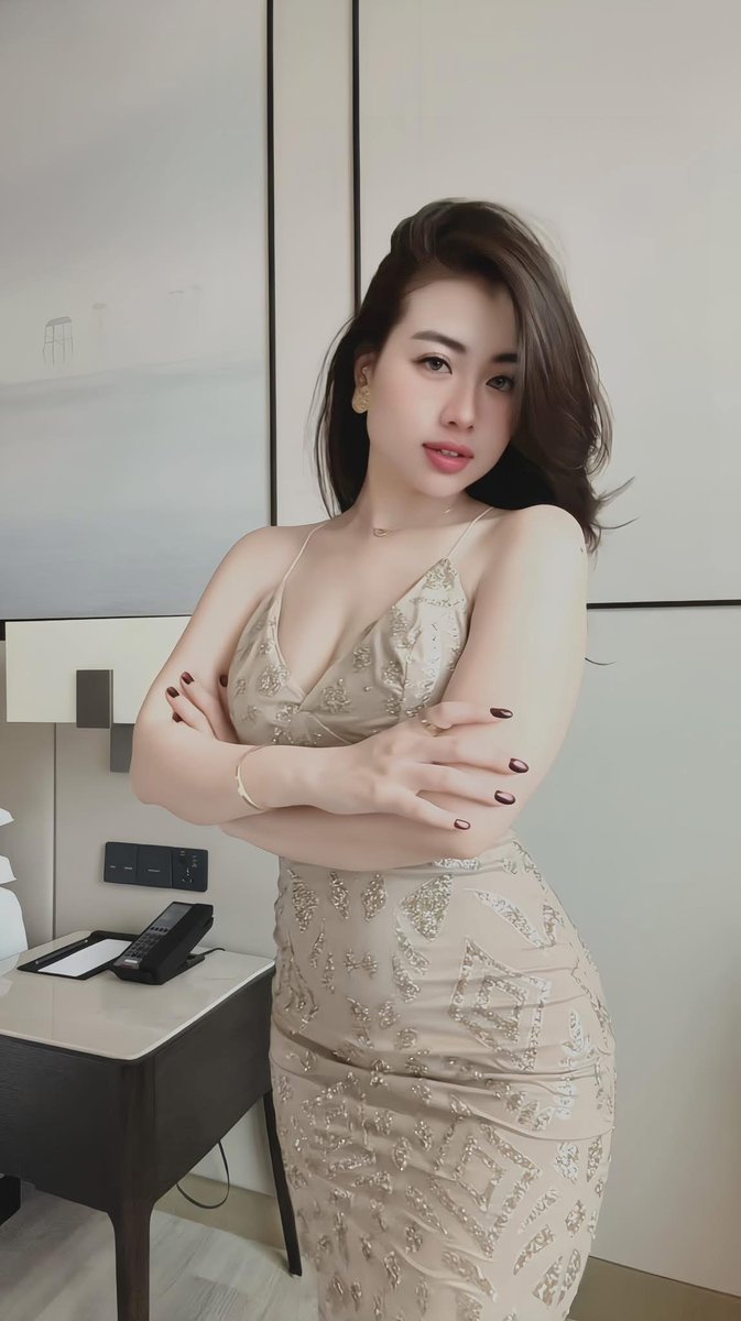 trangbony's tweet photo. "Khi con người ta mới quen nhau, đều có thói quen phô bày hết những điểm tốt của mình, nhưng tiếp xúc lâu ngày, các khuyết điểm sẽ dần bộc lộ.

Đến một ngày nào đó, bạn không còn phải mệt mỏi che giấu, mà đối phương cũng nhìn thấu hết con người bạn nhưng vẫn không rời xa bạn.

Đó chính là tình yêu."