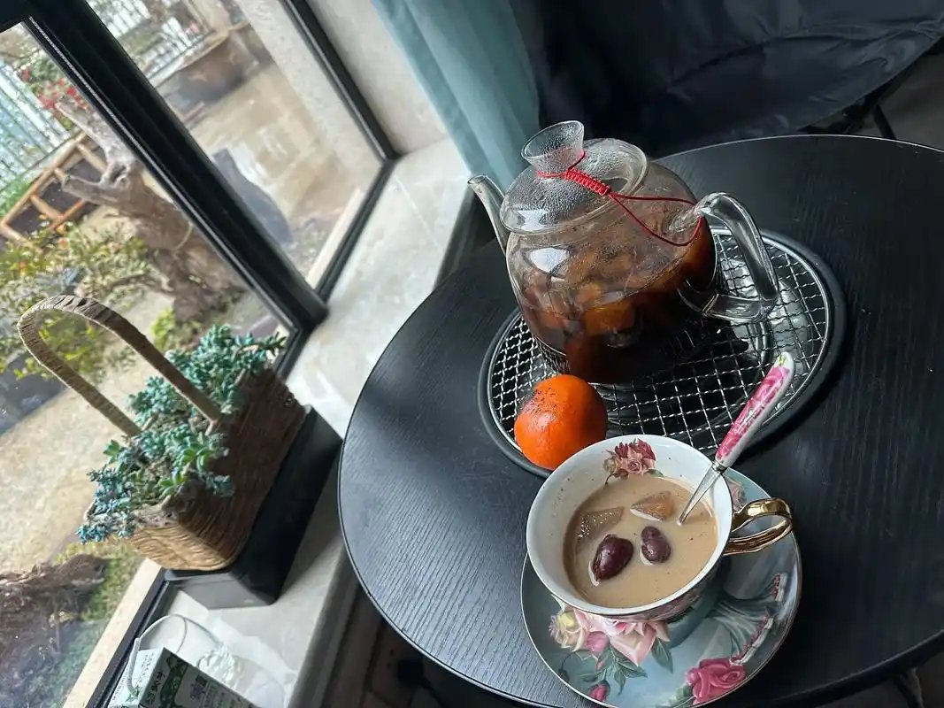 anxfddiro's tweet photo. 温かいお茶と焼きみかんで、極上のリラッ
スタイム。こ���で午後もリフレッシュできそう。
お茶派のあなたへ質問！ミルクティーとストレートティー、今飲みたいのはどっち？ https://t.co/Ojl28tcqaF