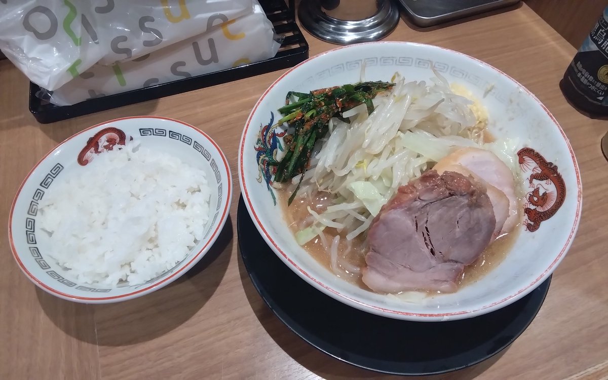 deulah2002's tweet photo. この時間+台風ということもあって、豚山上野も待ち無しっす https://t.co/pqAYSVoFDQ