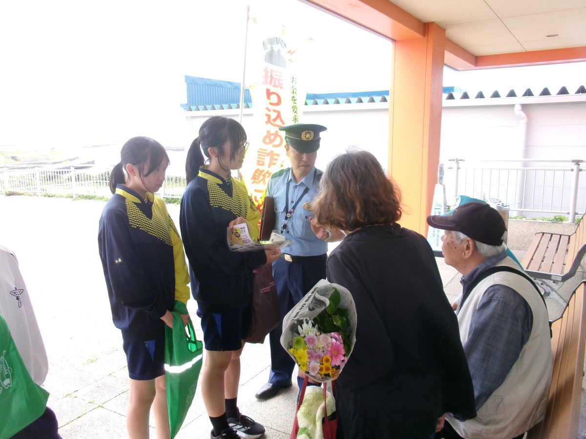 AP_KOUHOU's tweet photo. 【#田原警察署】
5月21日と22日、#中学生 の皆さんが田原警察署で #職場体験 を行いました👮
警察の活動内容について学び、交通安全・犯罪被害防止キャンペーンにも参加しました📝✨
働くことの意義や責任を学ぶ良い機会になったと思います👏
将来一緒に仕事をするのを楽しみにしています😊 https://t.co/0e0HX0kjSb