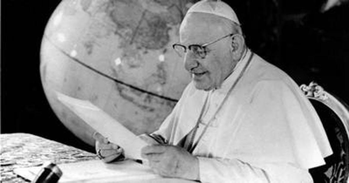 santegidionews's tweet photo. “A tutti gli uomini di buona volontà spetta un compito immenso: ricomporre i rapporti della convivenza nella verità, nella giustizia, nell’amore, nella libertà: attuare la vera pace nell’ordine stabilito da Dio” Il #3giugno 1963 moriva Giovanni XXIII, il Papa della #PaceminTerris https://t.co/bhweYvKCBs