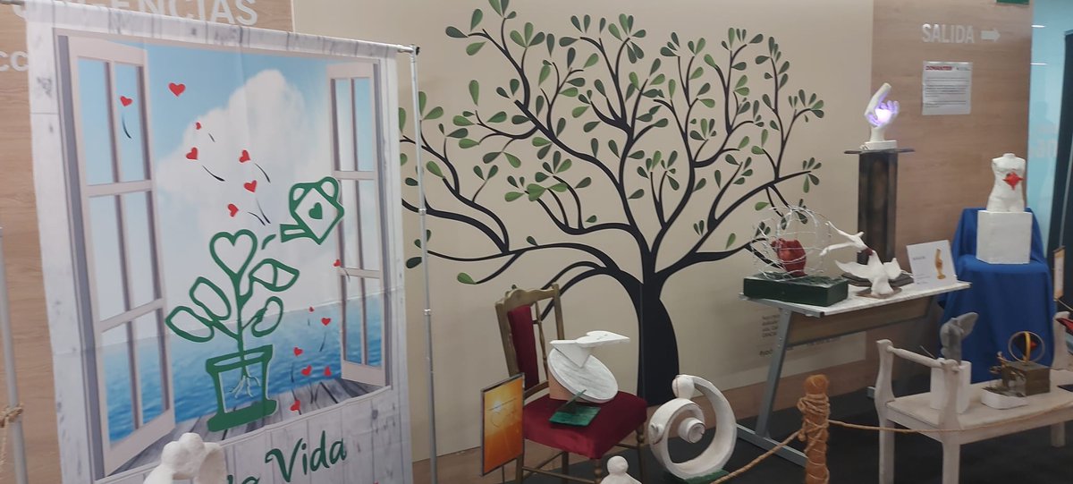 DonanteSangreSe's tweet photo. Inauguración de la exposición de la Escuela de Arte Superior de Diseño de Sevilla @artedesevilla   en el @huvmacarena dedicada a los #donantes @coordtxsevhuelv https://t.co/sp7Lo4xonH