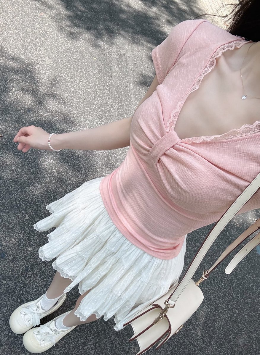 AmyWalker19937's tweet photo. 其实骚一点就是人家说的比较不正经的但除了这说法以外，个人感觉还是比较喜好这类型的，至少想玩的时候不是单纯个人犯贱自己摸索，而是玩起来互相配合默契你舒服我也爽。 https://t.co/KEMmylETFk