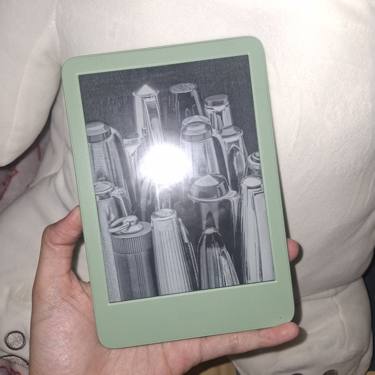 stavrougin's tweet photo. wts kindle basic matcha gen 11, no ads, 16gb, include box + usb charger + clear case

dm for details #zonauang https://t.co/v9Ri9Qkt4F