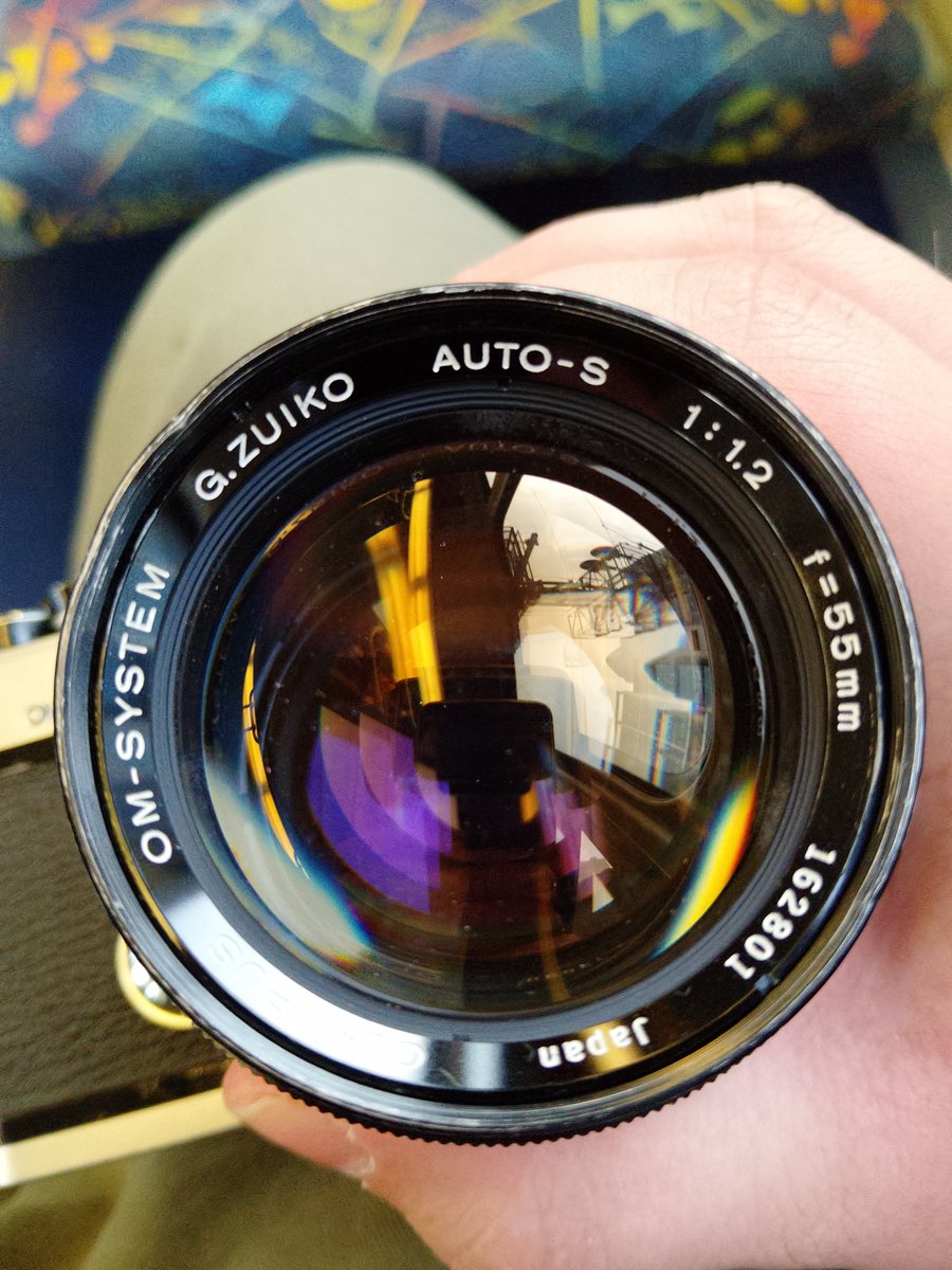 dylzel's tweet photo. This lens is yellow for an amazing reason! (thorium in the glass) https://t.co/OOB46j4w6M