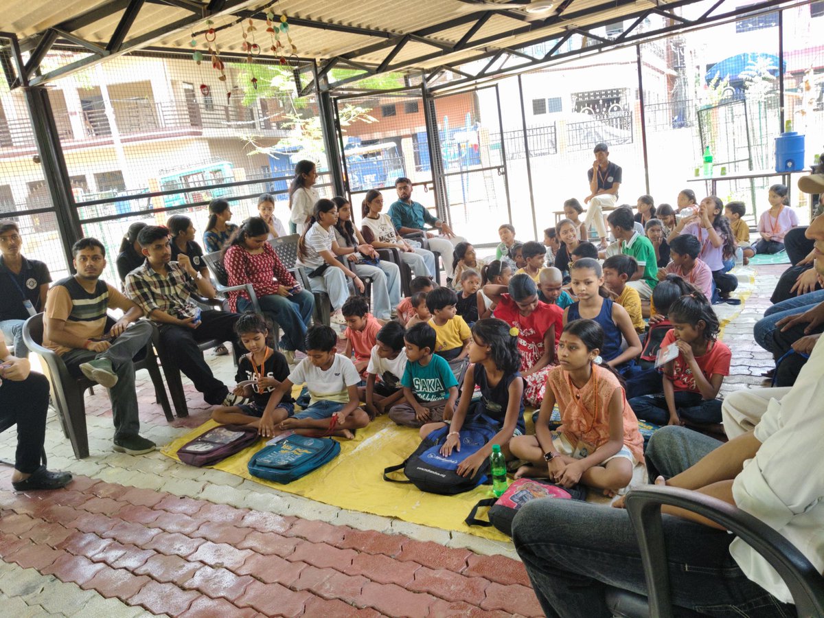 SSS_swadesh_NGO's tweet photo. ✨ Interns Meetup &amp; Hanuman Chalisa Recitation ✨
Swadesh Seva Sansthan, Prayagraj, successfully organized an inspiring Social Work Internship Program Meetup for all interns https://t.co/7eH2CqIQge