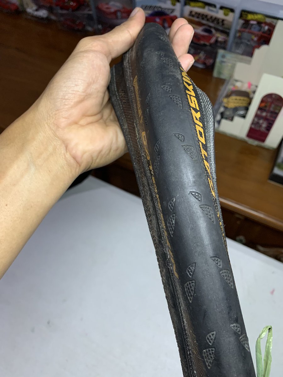 NoeySugiono's tweet photo. Ban Luar Continental Gatorskin 
700x25c 

Kondisi Bekas (sesuai photo)
Tidak ada bolong/sobek 
IDR 300K sepasang.
Lok.Bogor 

#fnfjb https://t.co/o7WBQLrVLd