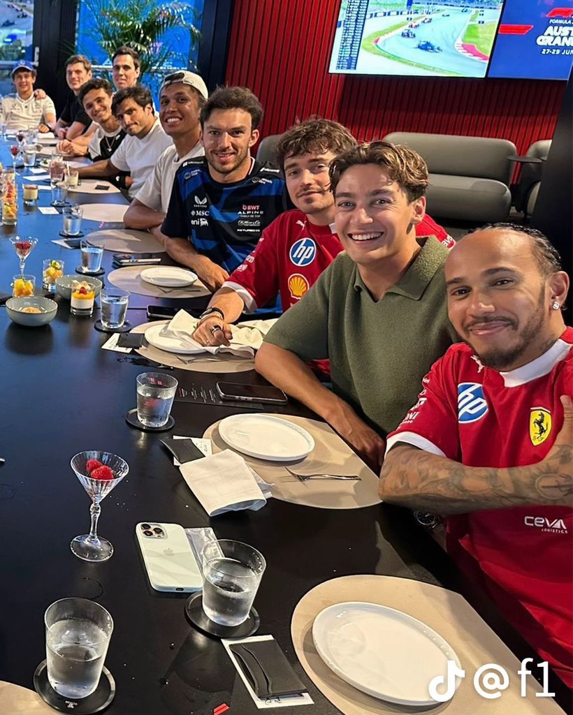 F1HardWalls4K's tweet photo. F1 Dinner https://t.co/muh4wdIOUH