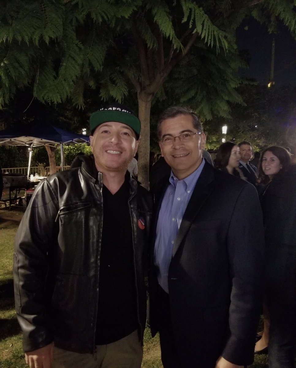 Ronmelopez's tweet photo. A lo largo de los años me ha tocado coincidir con líderes de distintas corrientes políticas. Esta foto es con @XavierBecerra uno de los candidatos que llega bien posicionado a la elección en California.
Al final, más importante que cualquier candidato es una ciudadanía informada y participativa.
Si puedes votar, hazlo con conciencia.