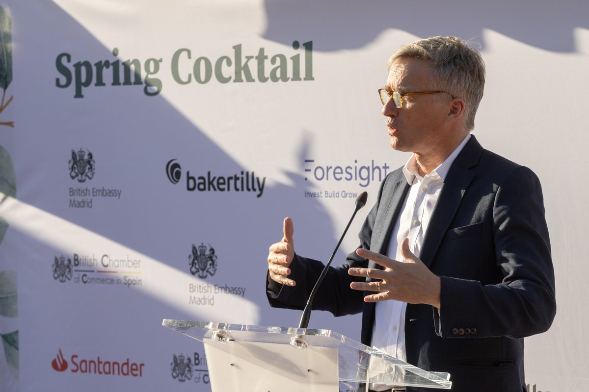 britchamberESP's tweet photo. 🪷Nuestro #SpringCocktail volvió a celebrarse en la residencia de @AlexWEllis, embajador @ukinspain, y contó con la participación de @ls_amparo de @SE_Comercio. Una muestra de la fortaleza empresarial y comercial de las relaciones entre los dos países. https://t.co/yyoMxE7GGC