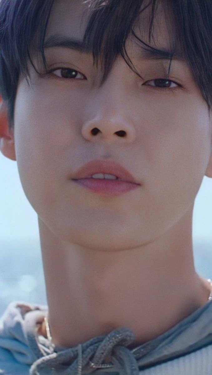 firefly_do0's tweet photo. You can say what you want, but for me Doyoung has some very unique facial features, the nose, the eyes, the mouth, the shape of the face... For me he reflects the true Korean beautyIn my eyes, no one can compare, my beloved prince❤️‍🔥❤️‍🔥❤️‍🔥
#도영 #DOYOUNG https://t.co/mawTOc1lwu