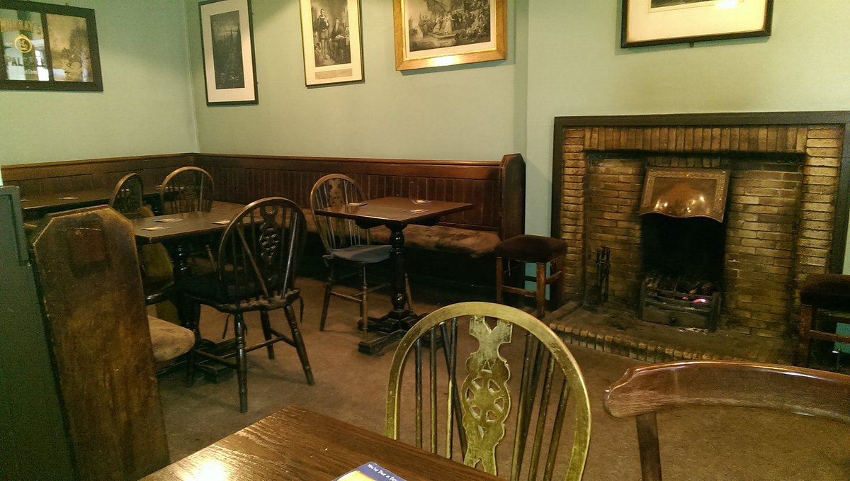 GBbooze's tweet photo. The Oxford Bar, #Edinburgh 🍻🏴󠁧󠁢󠁳󠁣󠁴󠁿
Vibrant drinking bar that is little changed since the late 19th century. Renowned as a favourite of Rebus and his creator Ian Rankin, and a haunt of many other famous and infamous characters over the years. https://t.co/FlBxwyigE7