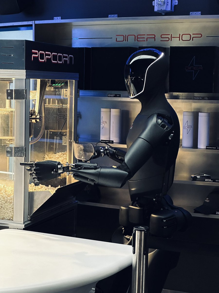 ReasonWhy's tweet photo. Nvidia, OpenAI, Meta, Tesla y startu-ps como @Figure_robot o @agilityrobotics compiten por llevar la IA al mundo físico. 
Por su parte, China ya ha puesto en marcha un sistema de identificación digital para los robots humanoides.

|| Más info 👉🏽 https://t.co/gSaisI4Da7
