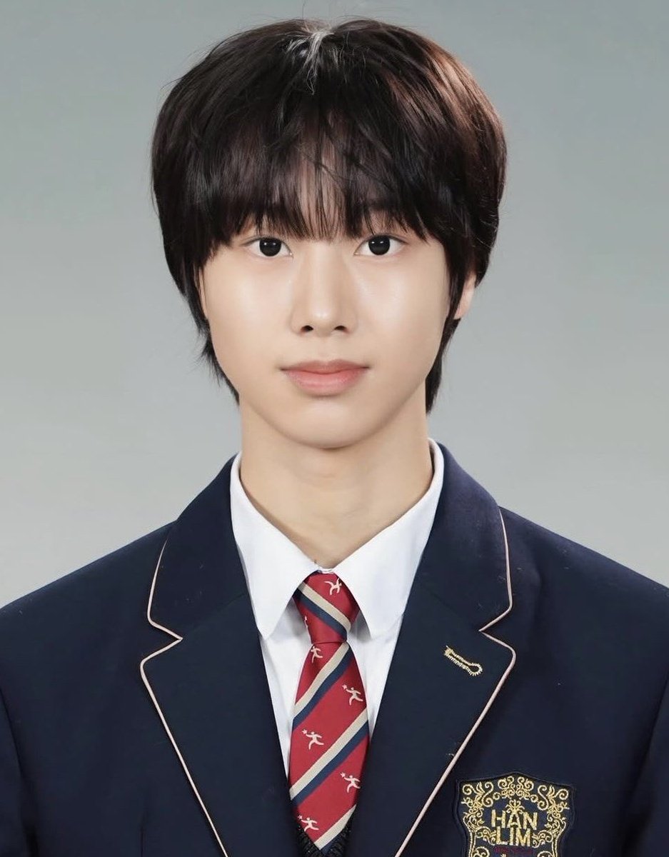 Just8zrL7's tweet photo. 안광 이렇게찍을수잇는학교엿구나.. https://t.co/5DwjupkkDV