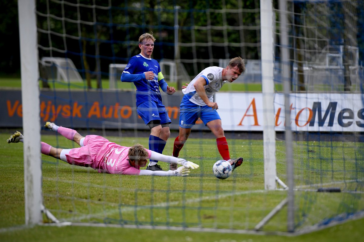 straegaard's tweet photo. Lemvig GF fra serie 1 var længe med i tirsdag aftens pokalkamp mod naboerne fra Holstebro Boldklub, der dog til sidst kunne tage hjem med en 4-1 sejr. 

Reportage og interviews: https://t.co/F1S2f8DiLt https://t.co/HQeVBeQBNA