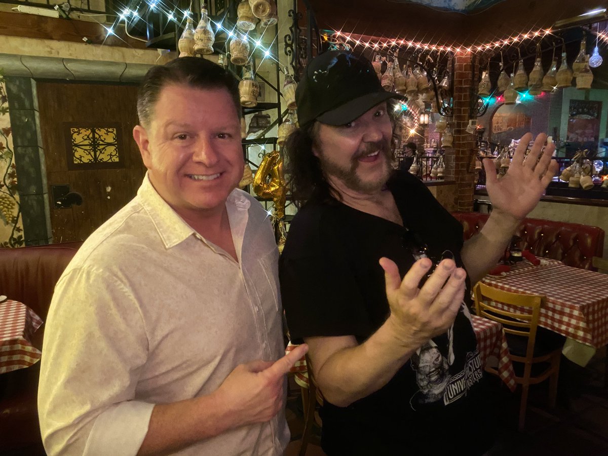 gomarkfullerton's tweet photo. Wally showing how big the fun was tonight at Micelli’s. The food was good, the company was great, and the servers sounded sensational! Thanks to all👍🏻 https://t.co/2HOyAMGsOv