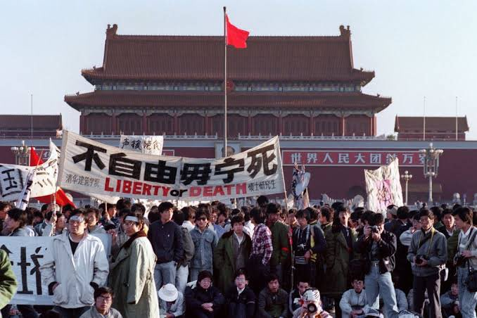 WarrenVsCCP's tweet photo. Never forget June 4th! 

The June 4th incident needs to be repeatedly mentioned because it is evidence of the CCP regime's crimes of massacring the people! 

The Communist Party's regime is illegitimate; they can only maintain their rule by constantly suppressing the people! https://t.co/NzCKdeseGT