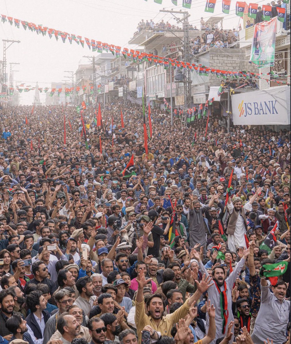 MaleehaManzoor's tweet photo. It was totally packed.
THANK YOU SKARDU 🙏🏻♥️🖤💚
#SkarduMainTeerChaleGa https://t.co/23TEP7Ex7L
