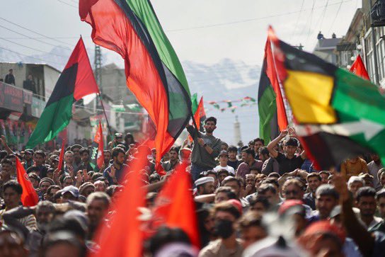MaleehaManzoor's tweet photo. It was totally packed.
THANK YOU SKARDU 🙏🏻♥️🖤💚
#SkarduMainTeerChaleGa https://t.co/23TEP7Ex7L