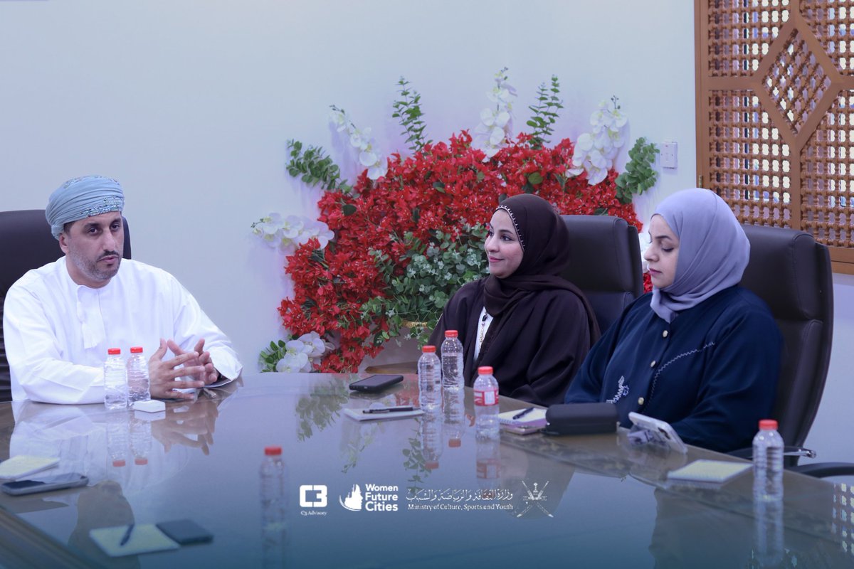 C3Advisory's tweet photo. اجتماع استراتيجي يجمع شركة مدن ومجتمعات ذكية ومكتب محافظ شمال الباطنة سعادة محمد الكندي، لمناقشة فرص تطوير المدن والقرى الذكية والمستدامة ضمن مستهدفات إكسبو مدن المستقبل.
تناول اللقاء سبل تعزيز جودة الحياة ورفع كفاءة الخدمات من خلال تبني الحلول المبتكرة  الداعمة للتحول الرقمي. https://t.co/TuX7vxkmNj