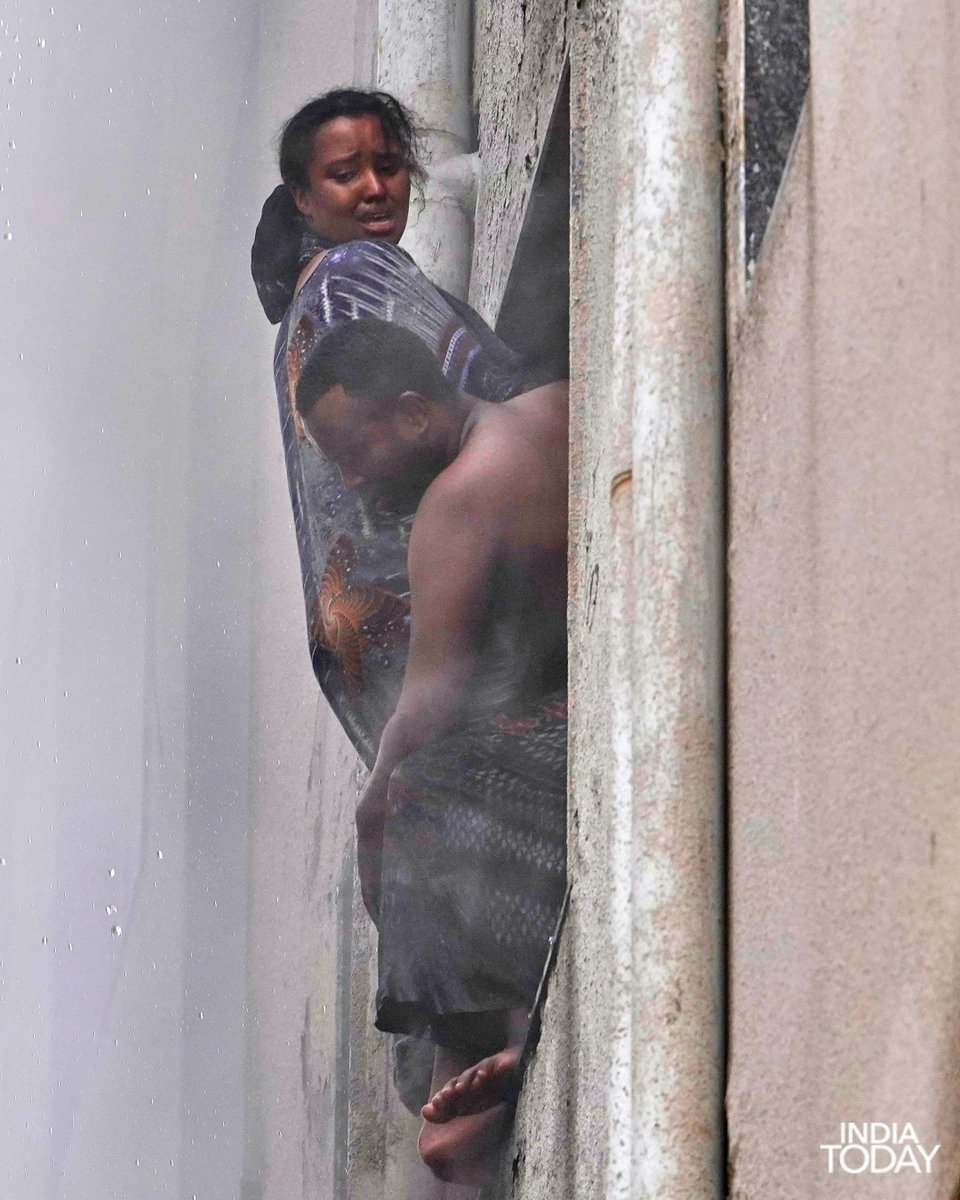 IndiaToday's tweet photo. #InPics | At least 10 people died after a fire broke out at a restaurant in Delhi's Malviya Nagar. Information about the blaze was received by the fire department at around 9 am, officials said. As many as ten firefighting vehicles were subsequently rushed to the spot.

According to a Delhi Fire Service officer cited by news agency PTI, two water tenders, two water bowsers, a quick response vehicle and other firefighting units were sent as an initial response to control the fire, which broke out at the Lemon Green Restaurant.

#Delhi #DelhiFire #MalviyaNagar #DelhiNews #BreakingNews #RestaurantFire #FireTragedy