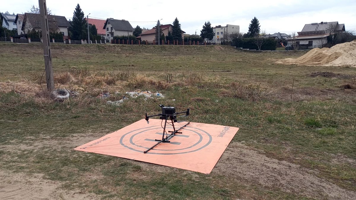 EXPLOSIVE_SC's tweet photo. 💪 Po raz kolejny mogliśmy liczyć na wsparcie prac saperskich ze strony naszego drona z magnetometrami do sprawnej i precyzyjnej detekcji obiektów zalegających w gruncie. 💣 

#UXO #nadzórsaperski #ferromagnetyki https://t.co/h9Zutoh8Hw