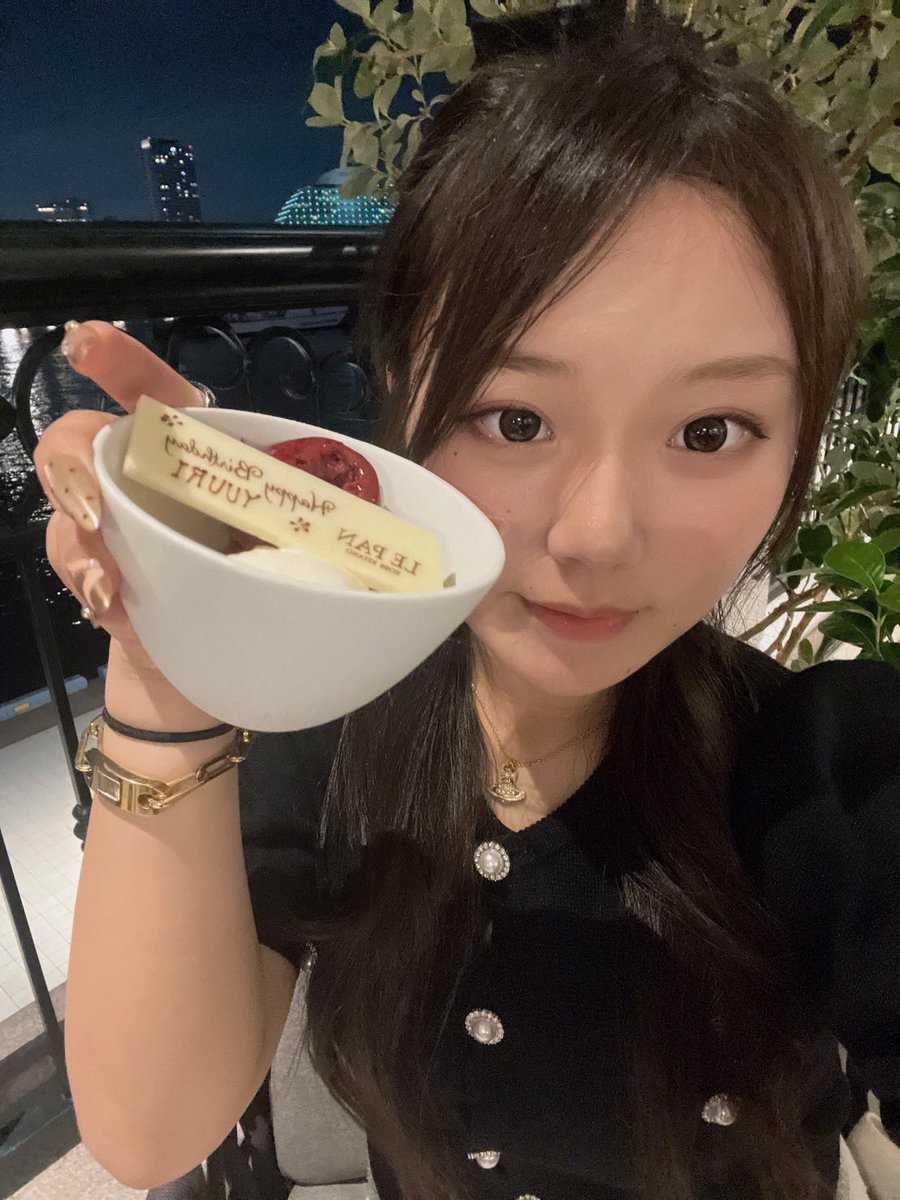 20Yu_ri09tan's tweet photo. レベルアップ♩
17歳になりました🎂✨
この1年もゆうりらしく頑張ります🫶
#happybirthday #seventeen https://t.co/u7xzgUFKzX