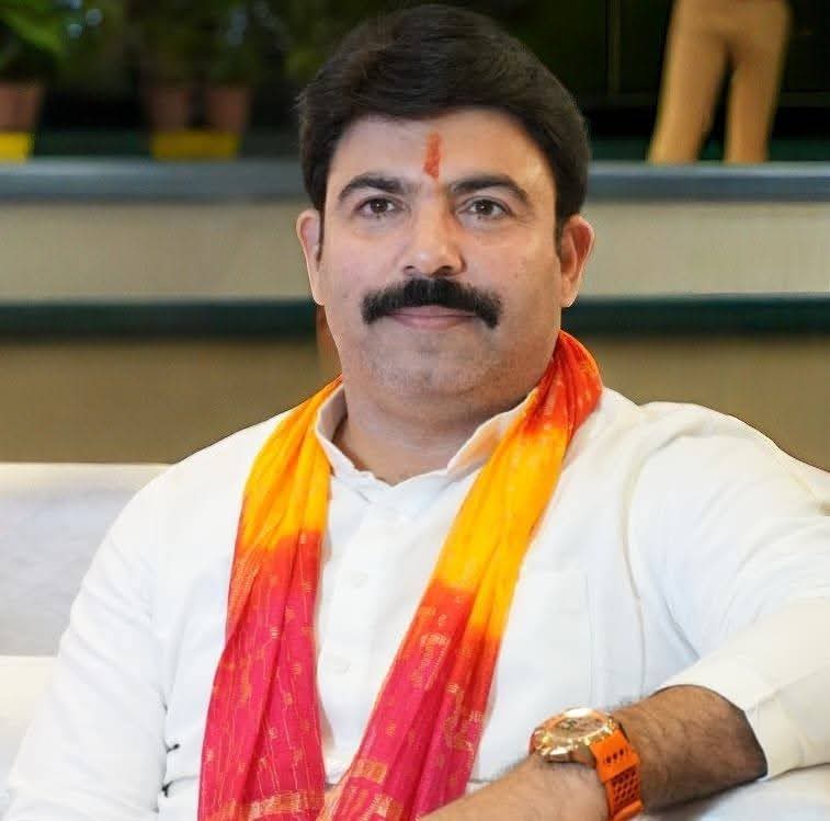 augusteyapandey's tweet photo. माननीय लोकप्रिय विधायक (देवरिया सदर ) आदरणीय श्री @shalabhmani भईया जी को जन्मदिन की हार्दिक बधाई एवं शुभकामनाएं। 
प्रभु श्री राम से आपके उत्तम स्वास्थ्य, दीर्घायु एवं सुयशपूर्ण जीवन की मंगलकामना करता हूँ।

@shalabhmani @BJP4UP https://t.co/N0Je9kzXKU