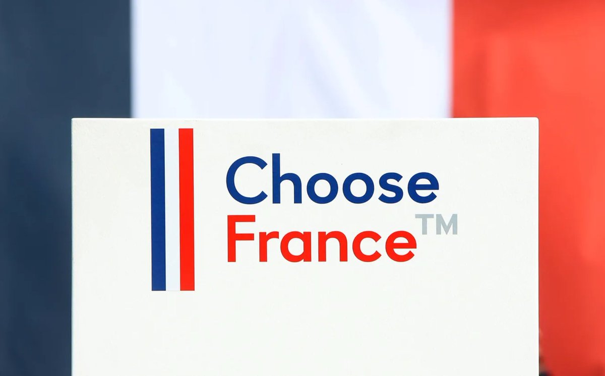 AlexXplore's tweet photo. 🇫🇷 Deux investissements stratégiques ont été annoncés lors du sommet Choose France 2026 pour renforcer la souveraineté industrielle française dans les terres rares et les semi-conducteurs.   

🇺🇸 USA Rare Earth investit 175 millions d’euros supplémentaires à Lacq pour produire des aimants permanents en terres rares et créer environ 200 emplois.   

🇯🇵 Horiba déploie 19,5 millions d’euros à Loos pour agrandir sa production d’instruments de mesure haute précision destinés aux semi-conducteurs.   

🇨🇳 Ces projets visent à réduire la dépendance à la Chine, qui domine 90 % du raffinage des terres rares, dans des secteurs critiques comme l’énergie verte et la défense.   

📈 Ils s’inscrivent dans un record d’annonces pour Choose France, avec 93 milliards d’euros d’investissements et plus de 15 000 emplois créés au total.

https://t.co/m13JSR8bT0