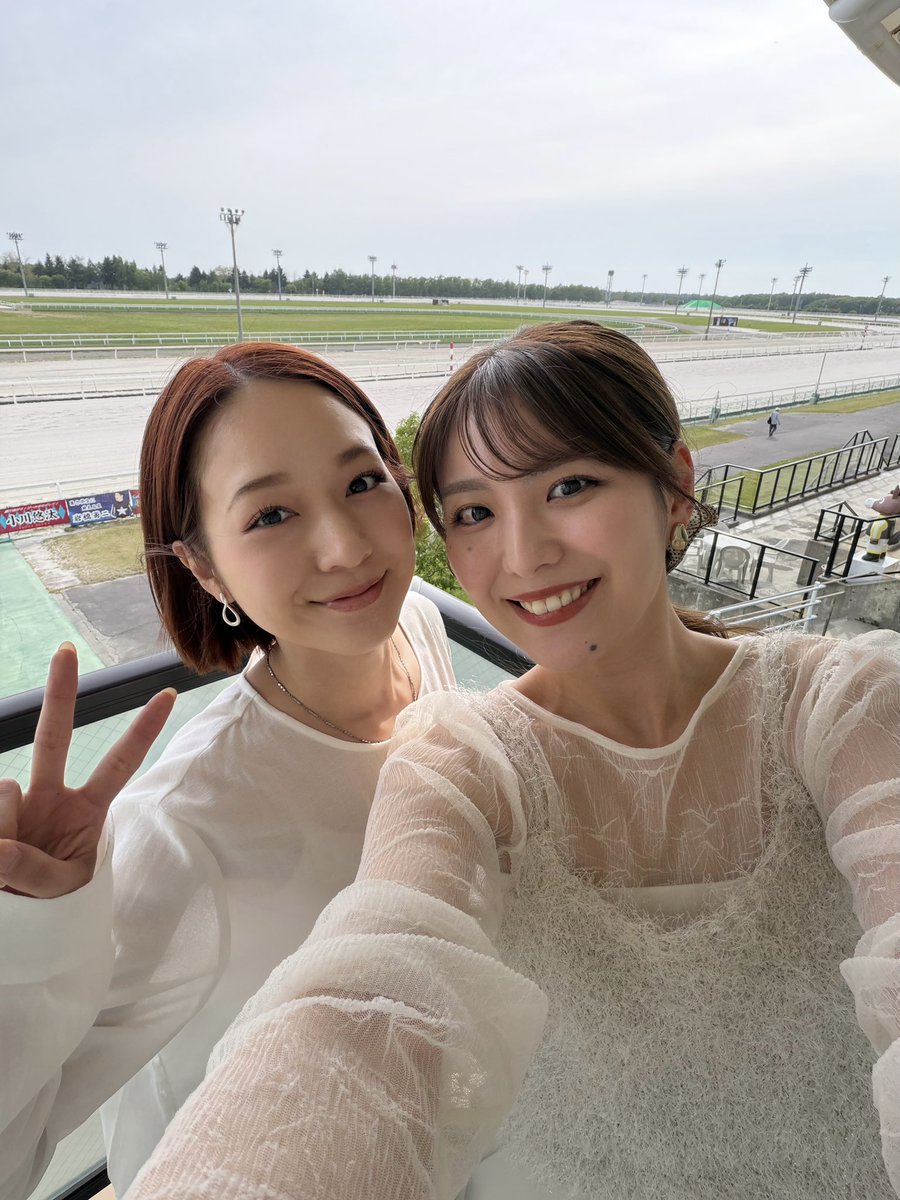 miku__ku's tweet photo. まほさんに会いに
なまちゃきスタジオへ！

チーム もんサポ🫶

まほさんはこのあと、
なまちゃき出演しますよー！ https://t.co/iLcKoSorNa