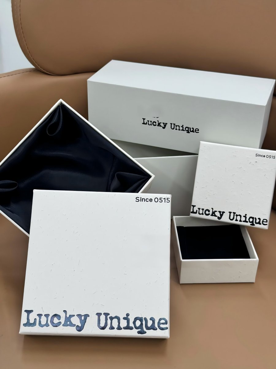 SurePacks's tweet photo. Jewelry &amp; gifts deserve packaging that shines. ✨ Custom solutions that protect &amp; impress. 
🌐 Website: https://t.co/ydr7j1xyOI  
📧 Email: info@surepacks.com
📞 WhatsApp/Tel: +86 13560357315
#JewelryPackaging #Gifting #SurePacks  #GiftingSolutions #LuxuryGifts #BrandPresentation https://t.co/mtjKtdxBYe