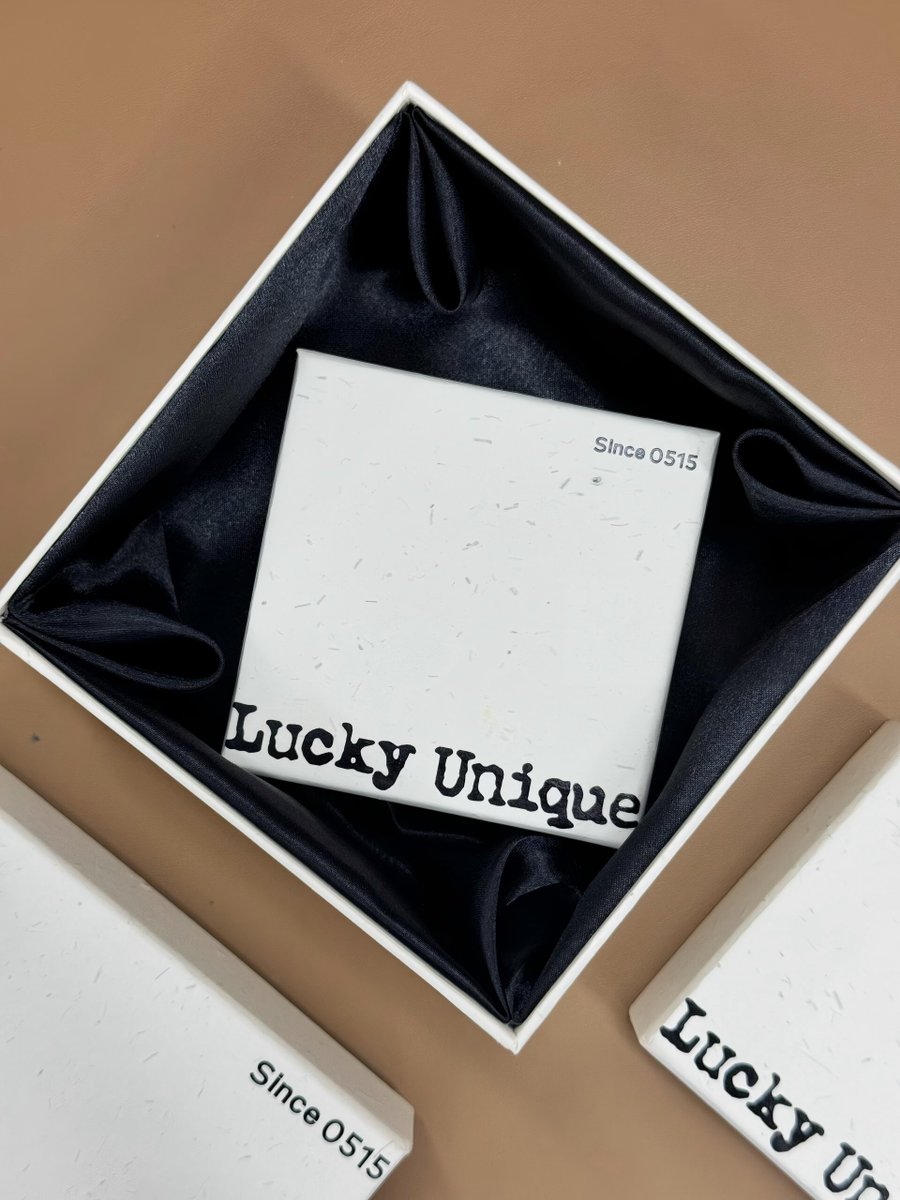 SurePacks's tweet photo. Jewelry &amp; gifts deserve packaging that shines. ✨ Custom solutions that protect &amp; impress. 
🌐 Website: https://t.co/ydr7j1xyOI  
📧 Email: info@surepacks.com
📞 WhatsApp/Tel: +86 13560357315
#JewelryPackaging #Gifting #SurePacks  #GiftingSolutions #LuxuryGifts #BrandPresentation https://t.co/mtjKtdxBYe