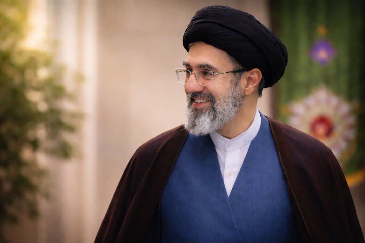 Gil_dookht's tweet photo. گرفته ای مدد از مادرت  به هر حالی   
تو با امام زمان، تا همیشه  هم دستی 
#لبیک_یا_خامنه_ای https://t.co/whEojmRUme