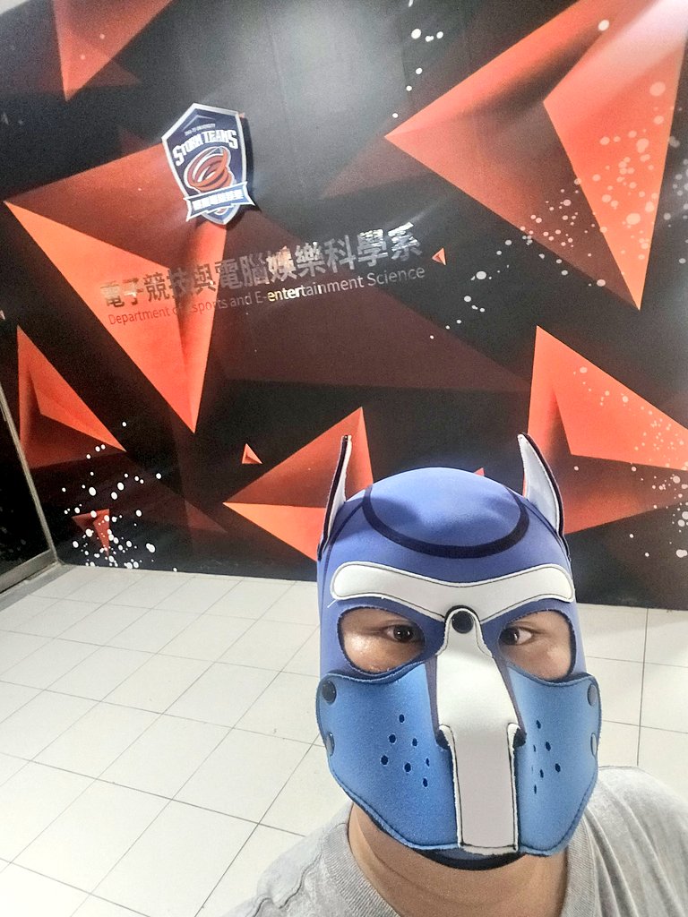 Mapleraining's tweet photo. 大概一年回來兩次的頻率
但太陽TMD可不可以不要這麼大！

（圖一）電子競技與電腦娛樂科學系 系名再取的長一點沒關係啊😤
（圖二）人類性學研究所曾經的社團小寵物回來偷看😊 https://t.co/iohcXGkFGW