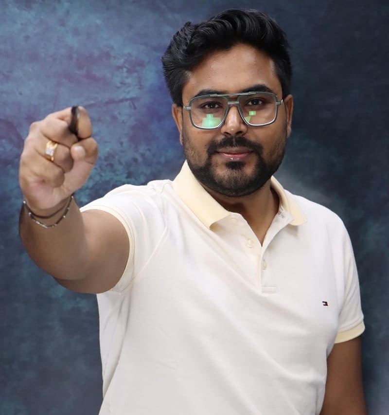 iamsofarkhan's tweet photo. गगन प्रताप और Anjana Om Kashyap में एक बहुत बड़ी हास्यास्पद समानता है 

अंजना ओम कश्यप पत्रकार है लेकिन इसके पास पत्रकारिता की डिग्री नहीं है 

गगन प्रताप SSC CGL के लिए पढ़ाता है लेकिन इसने एक बार भी खुद पास नहीं कर पाया!

दूसरी समानता ये है कि दोनों सरकार के चाटुकार हैं 
#media https://t.co/dMCLkW1uKZ
